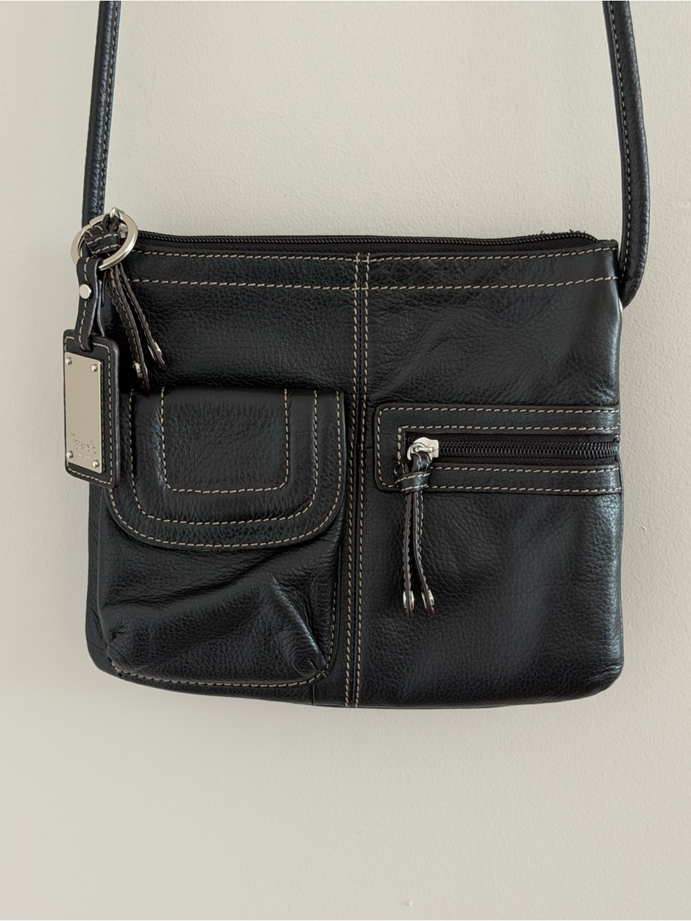Tignanello Black Genuine Leather‎ Crossbody Bag Organizer Travel Purse Pockets